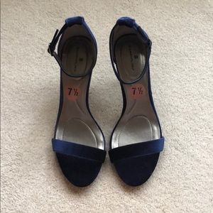 Bandolino navy blue Madia velvet pumps